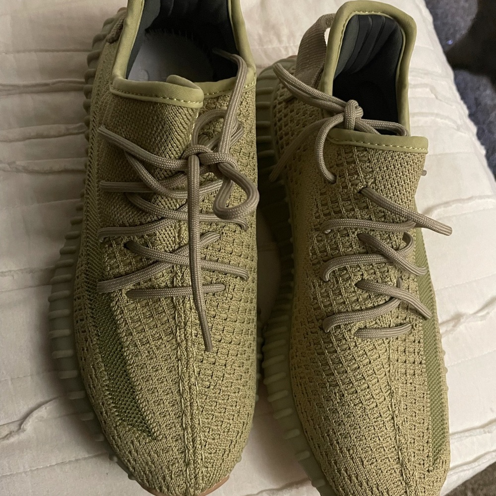 Yeezy sulfur 9women 7.5 men